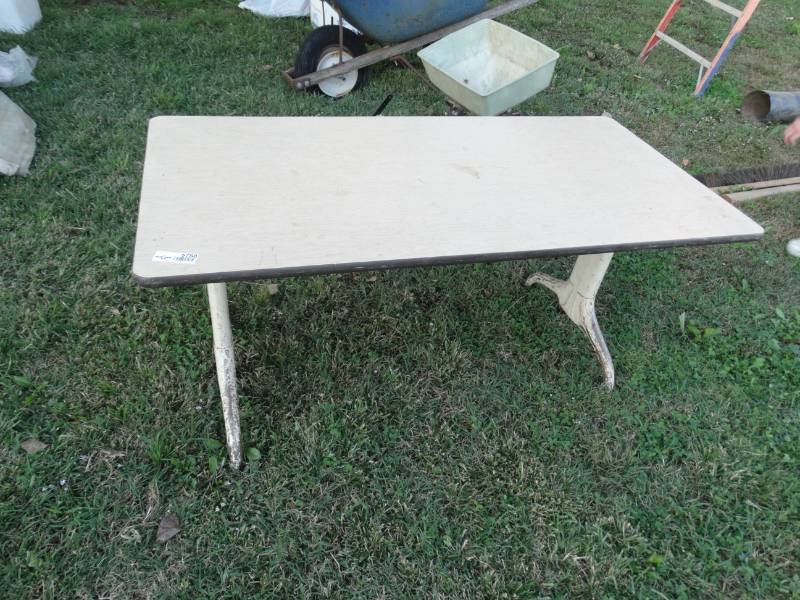 lot 5758 image: Shop table