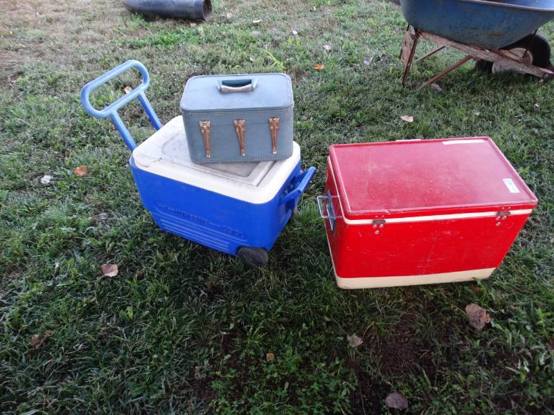 lot 5766 image: Lot of coolers