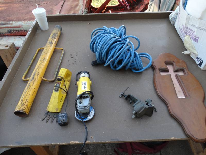 lot 5773 image: Grinder T post driver & misc.