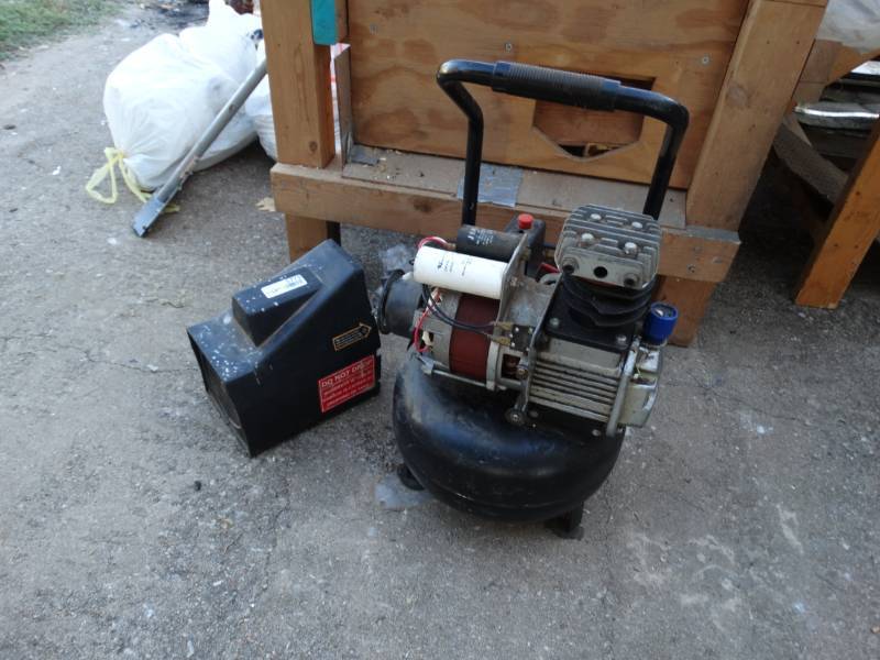 lot 5775 image: Air compressor