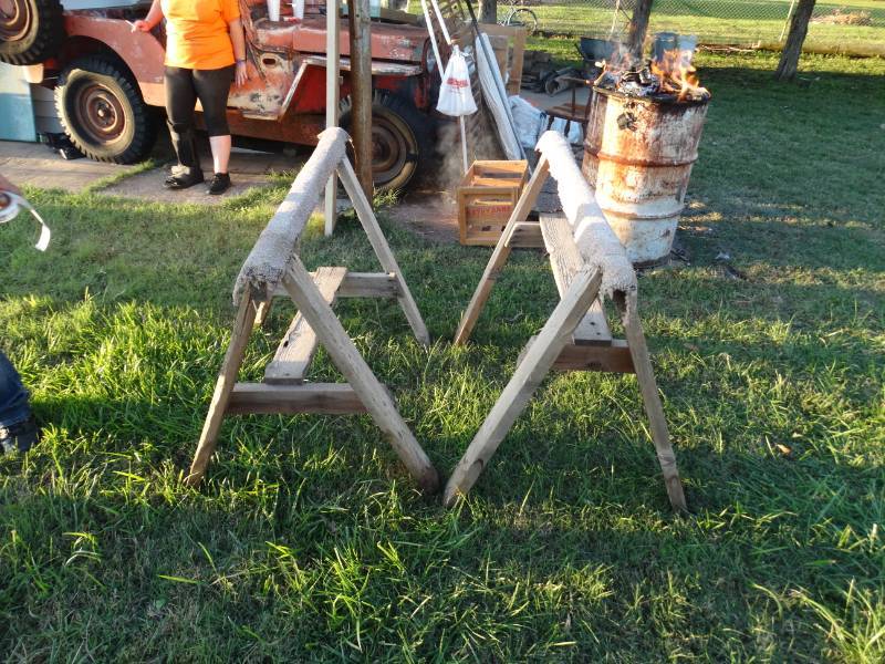 lot 5781 image: 2 wood saw horses