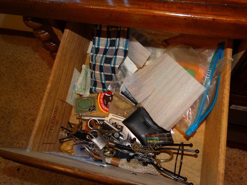 lot 5843 image: Contents of drawer, Mini key rack, sand dollars, jewelry, pocket tool kit