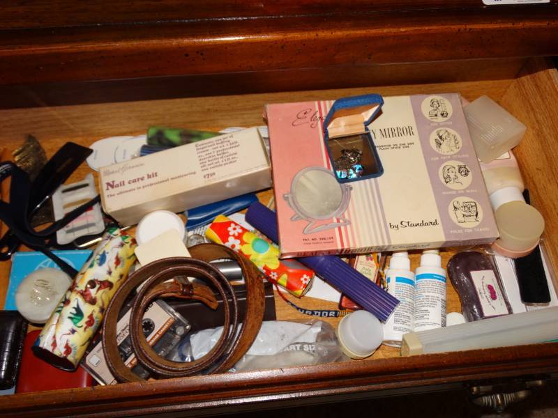 lot 5845 image: Contents of drawer, nail care kit, jewelry, misc