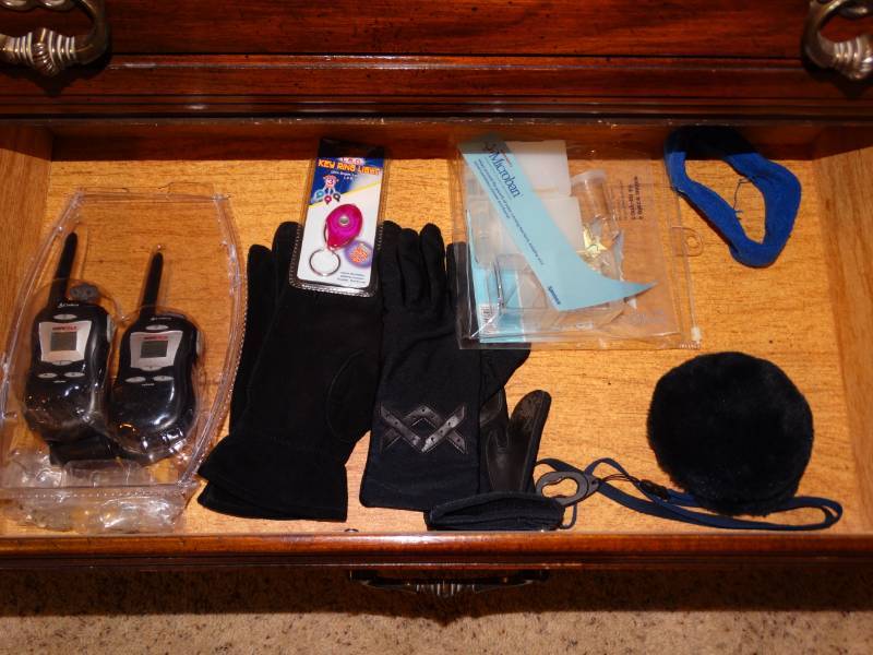 lot 5846 image: Two way radios, gloves, earmuffs