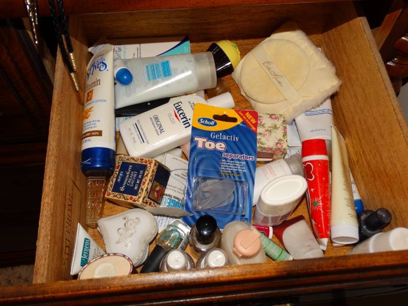 lot 5847 image: Lotions, nail paint, misc