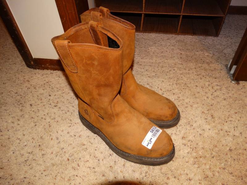 lot 5852 image: Mens Wolverine Size 11EW pull on leather work boots