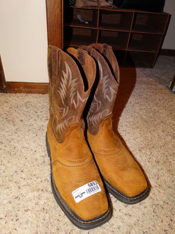 lot 5853 image: Ariat Mens Size 11EE pull on work boots