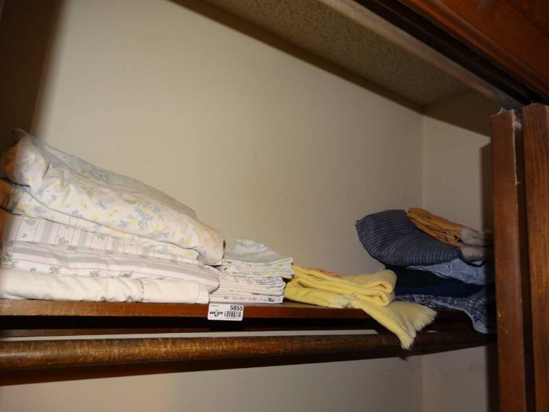 lot 5855 image: Misc bedding