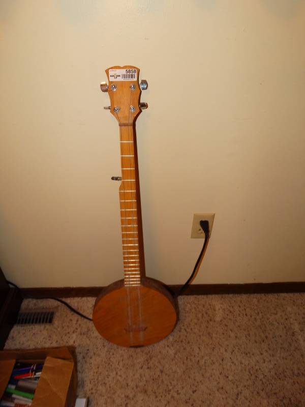 lot 5858 image: Five string banjo decor