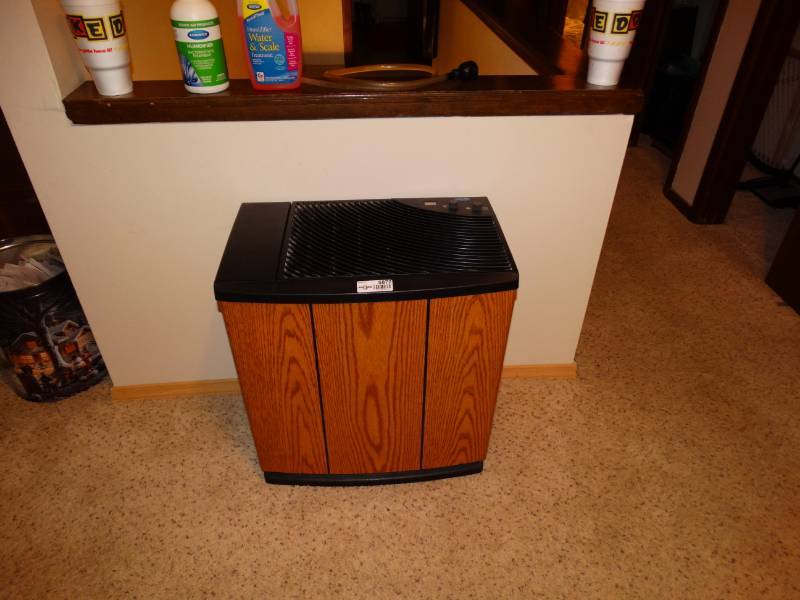 lot 5872 image: Humidifier with treatment