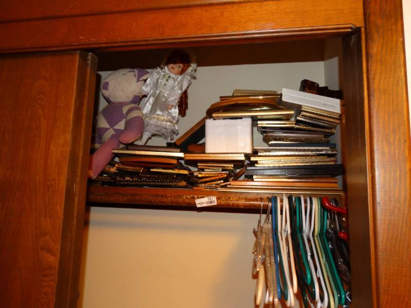 lot 5877 image: Lot of picture frames and other misc home decor