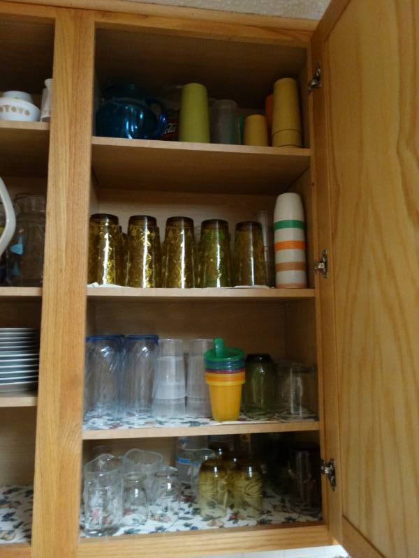 lot 5902 image: Lot of glass and plastic drinkware