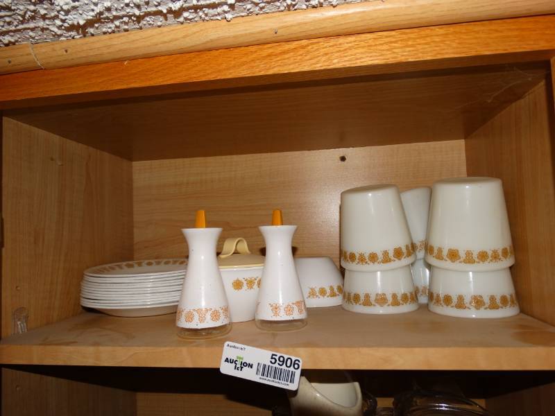 lot 5906 image: Glass Dining Set