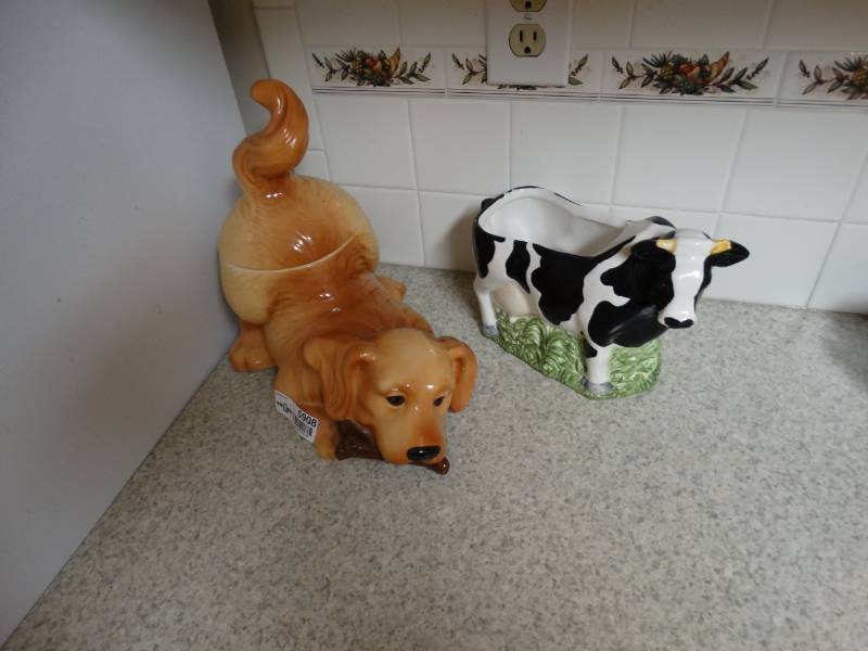 lot 5908 image: Novelty cookie Jars