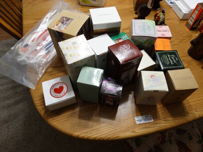 lot 5915 image: Lot of empty Bell Boxes