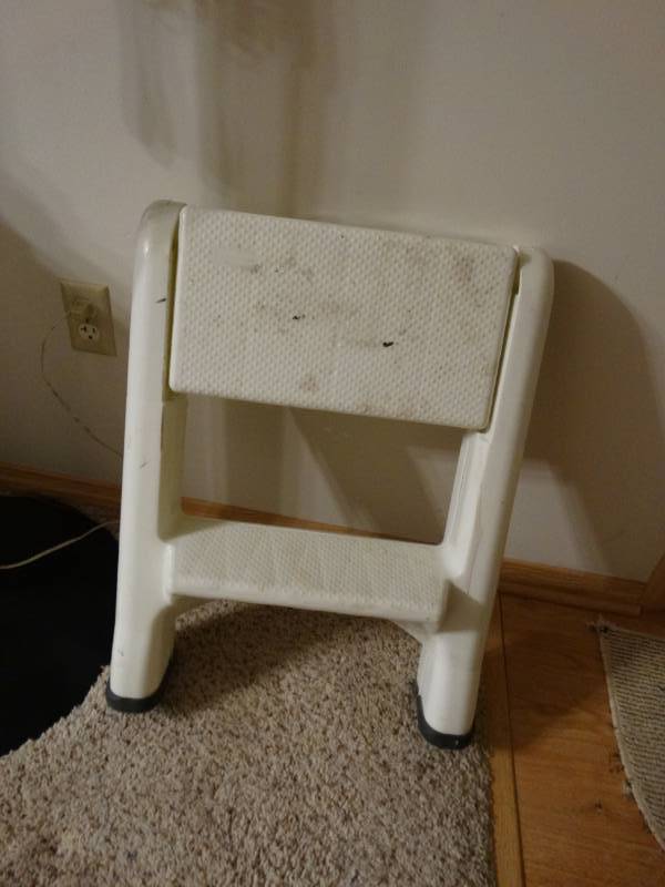 lot 5916 image: Folding step stool