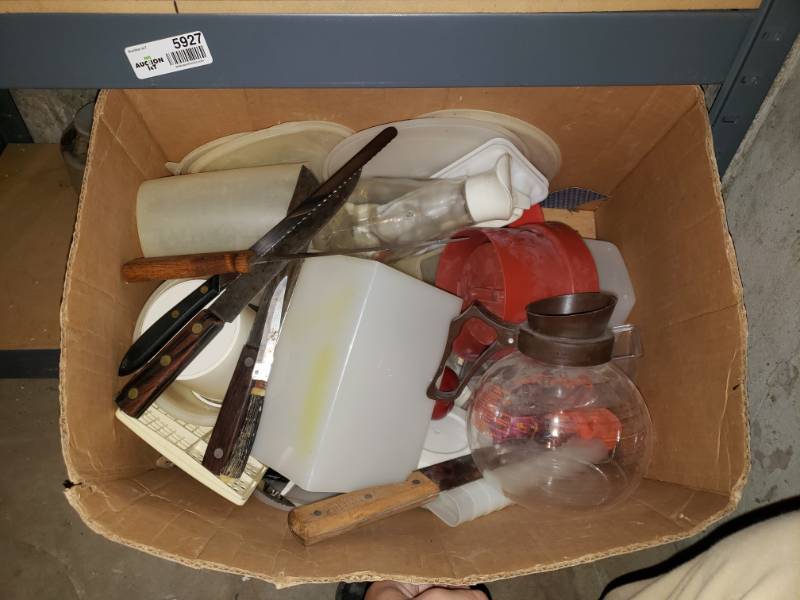 lot 5928 image: Box of Miscellaneous Kitchen Items