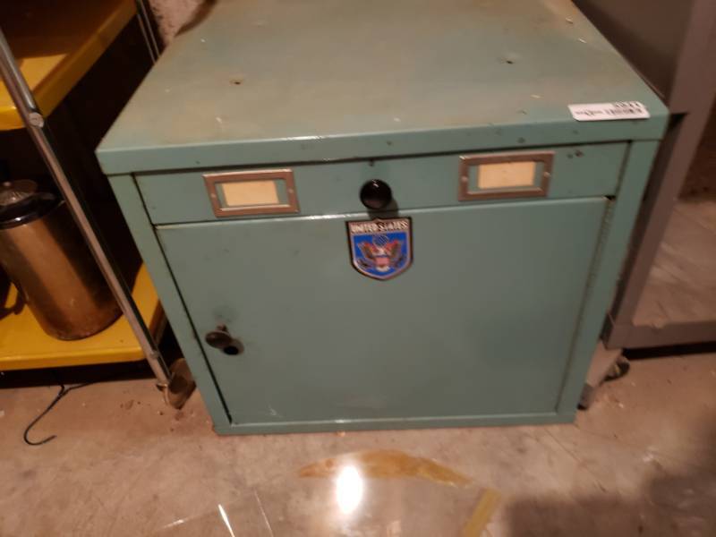 lot 5941 image: Metal file cabinet