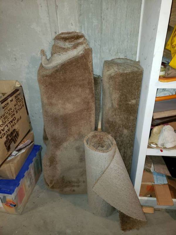 lot 5947 image: Rolls of carpet