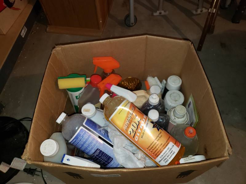 lot 5950 image: Lot of Assorted Household Cleaning Supplies