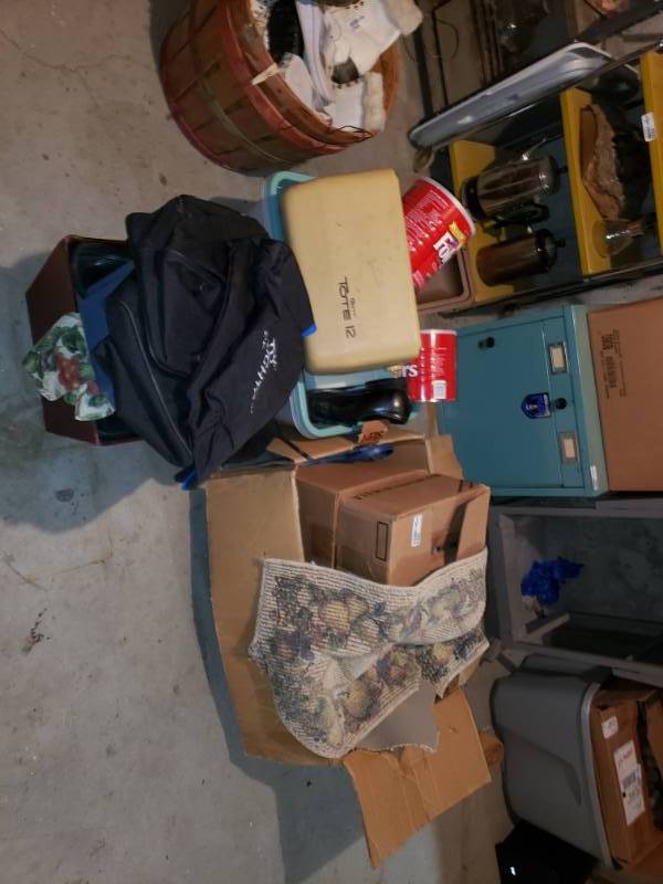 lot 5954 image: Lot of Misc. Household Items