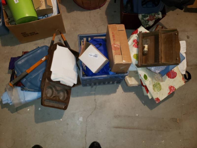 lot 5957 image: Lot of Assorted Household Items