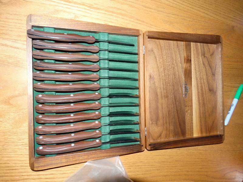 lot 5923 image: Cutco Knife Set
