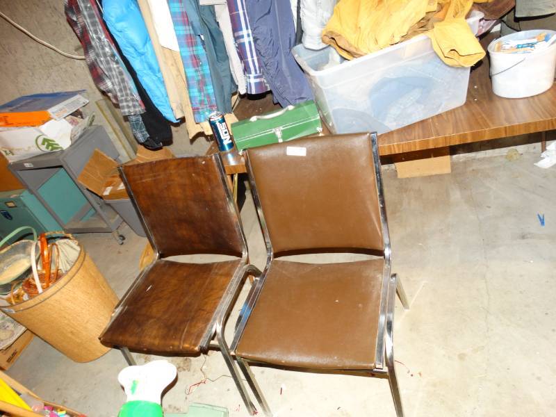 lot 5959 image: Lot of 2 Metal Chairs
