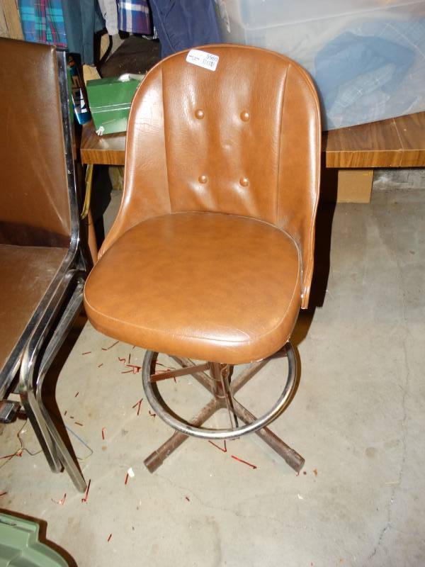 lot 5960 image: Brown Chair w Metal Base