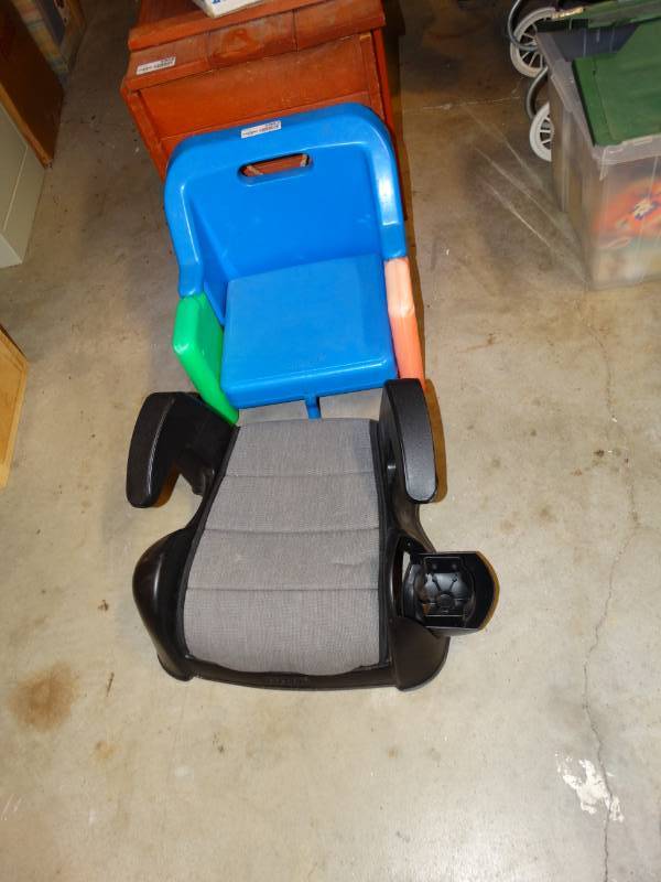 lot 5962 image: booster seats