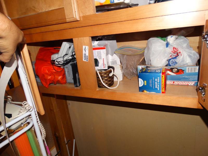 lot 5968 image: Contents of cabinet