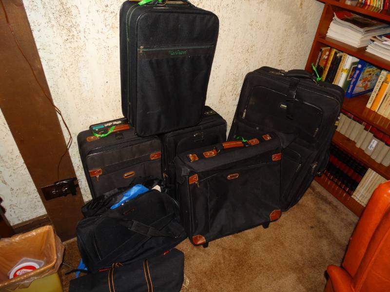 lot 5977 image: Luggage lot