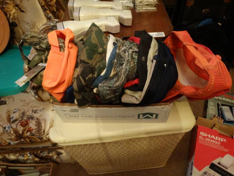 lot 5980 image: Collection of mens ballcaps