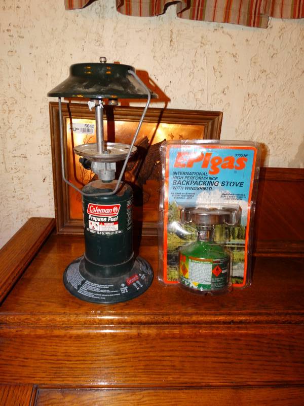 lot 5982 image: Propane lantern and camp stove