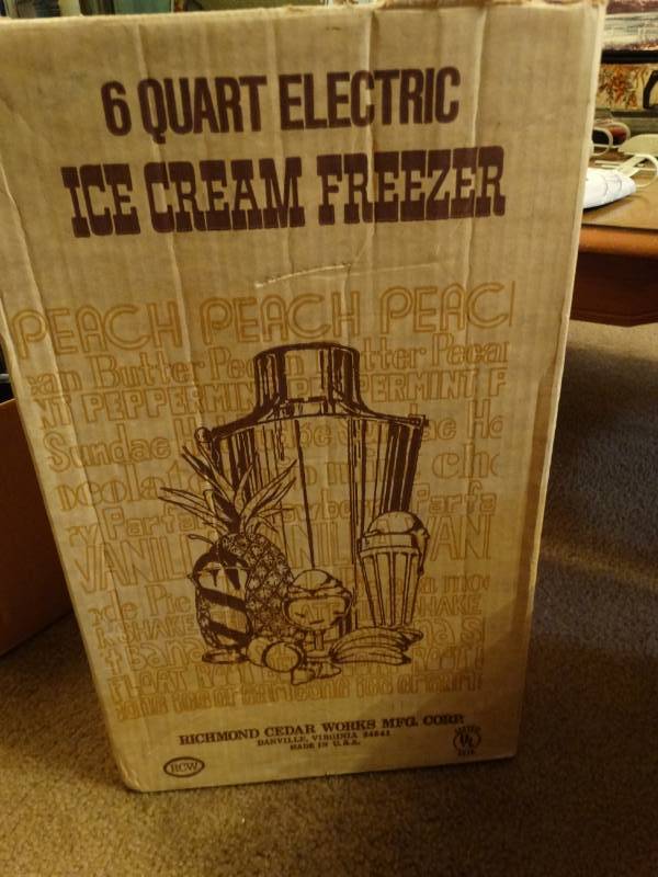 lot 5995 image: 6qt Electric Ice Cream Maker