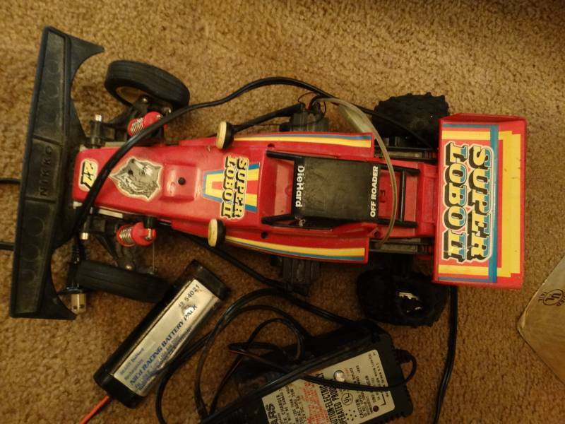 lot 5996 image: Two RC cars