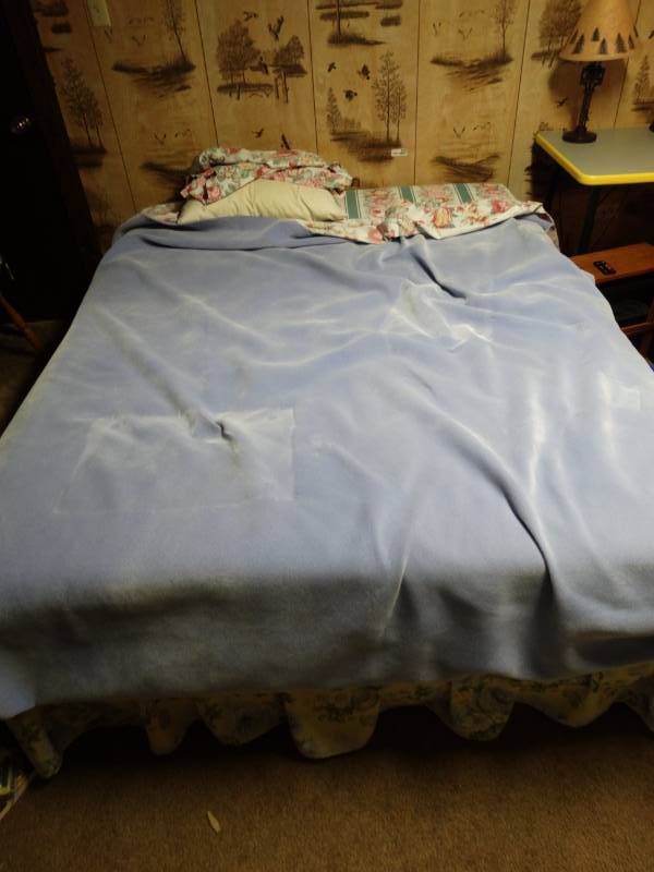 lot 6002 image: Air Capital Queen Size mattress