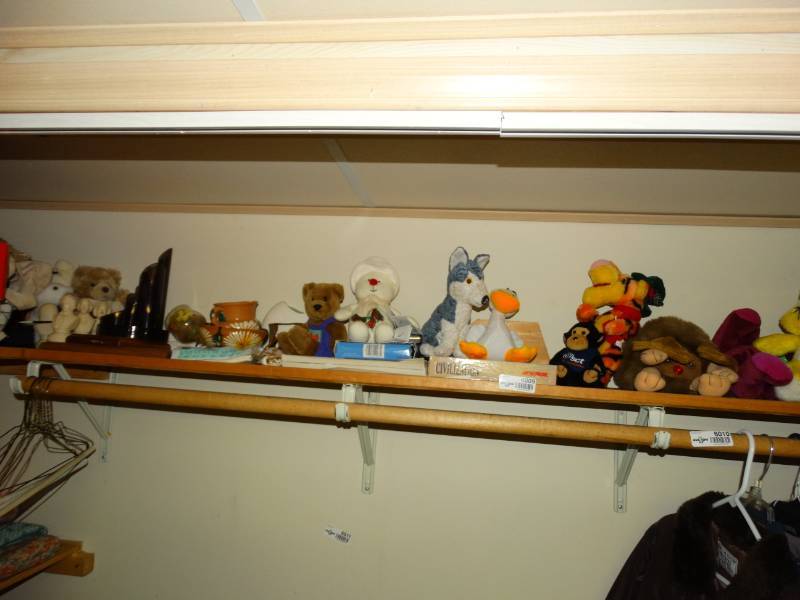 lot 6009 image: stuffed animals and other miscellaneous items