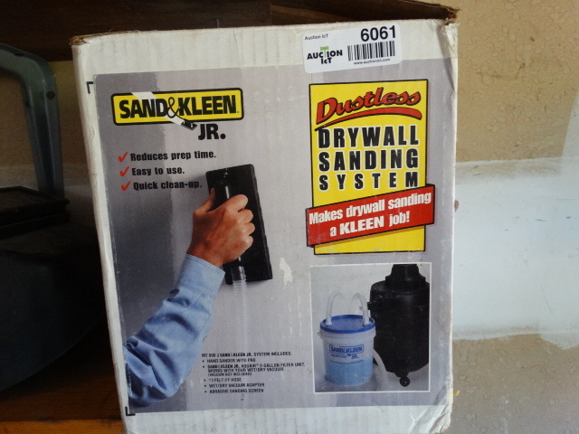 lot 6061 image: Drywall sanding kit