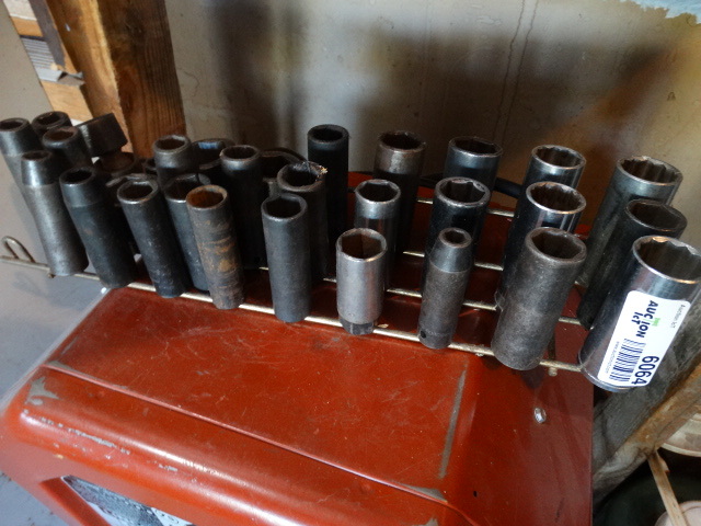 lot 6064 image: Various sockets & holder