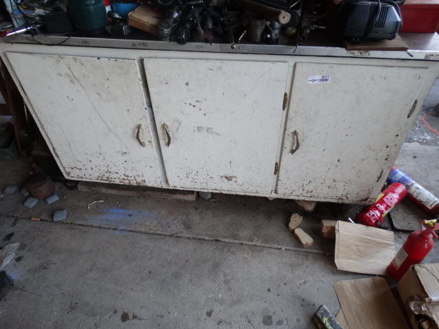 lot 6071 image: Work bench cabinet w 3 doors