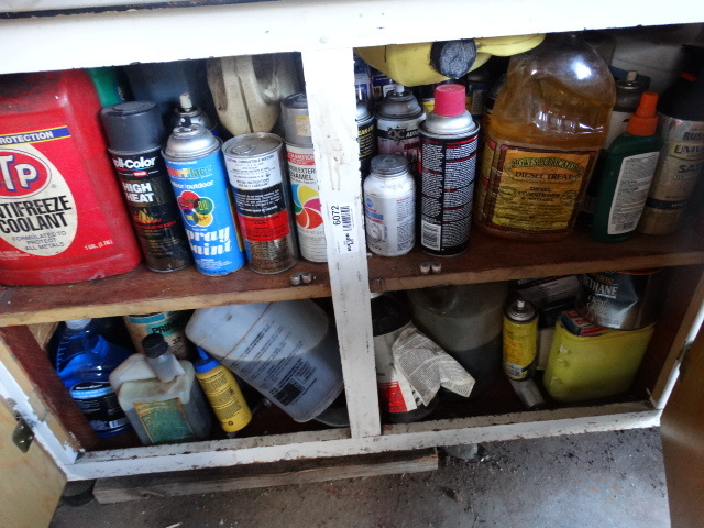 lot 6072 image: Contents of cabinet-Various cleaners & chemicals