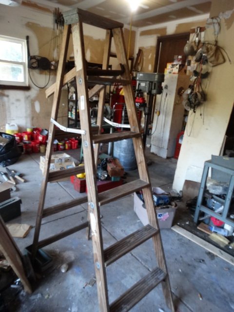 lot 6073 image: Wood step ladder