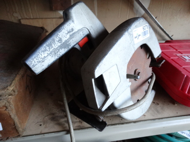 lot 6079 image: Black & Decker circular saw