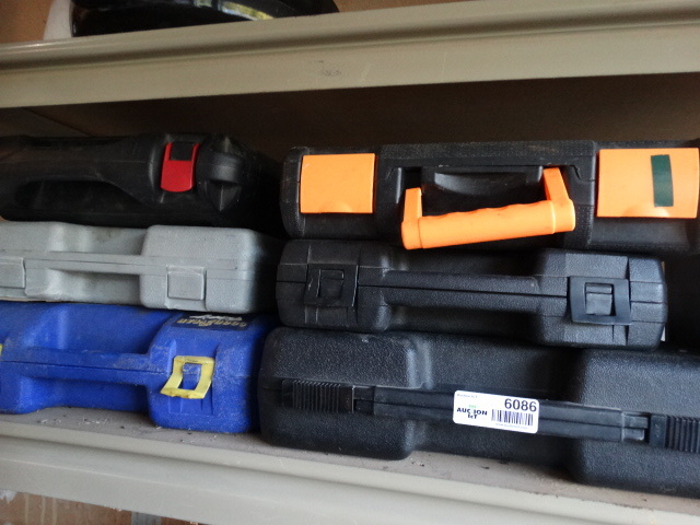 lot 6086 image: Lot of several plastic tool cases- most empty