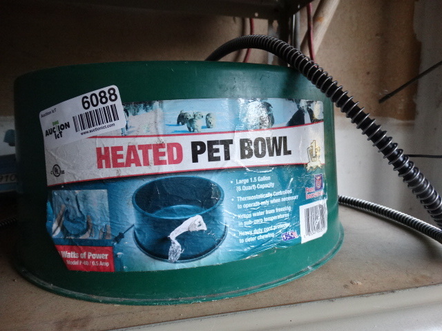 lot 6088 image: Heated pet bowl
