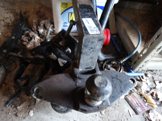 lot 6090 image: Receiver hitch w sway bars