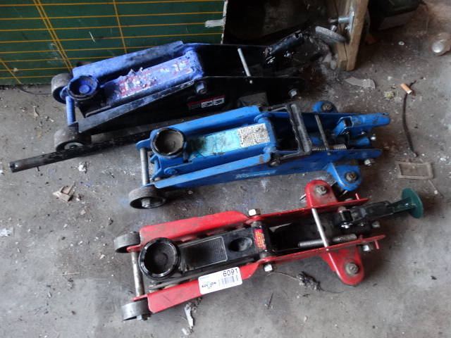 lot 6091 image: 3 auto jacks