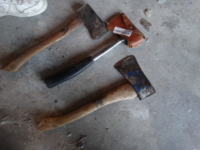 lot 6098 image: 3 hatchets