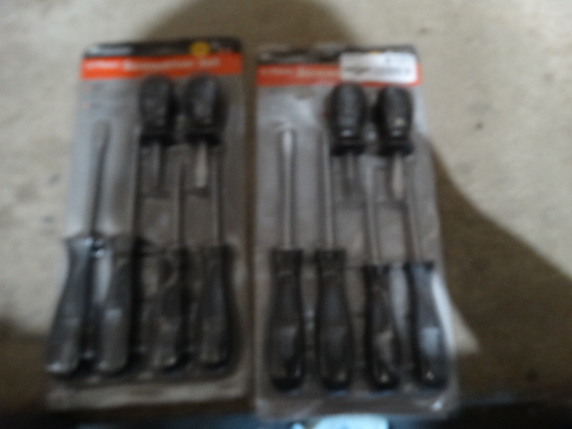 lot 6101 image: 2 packages of new screwdrivers